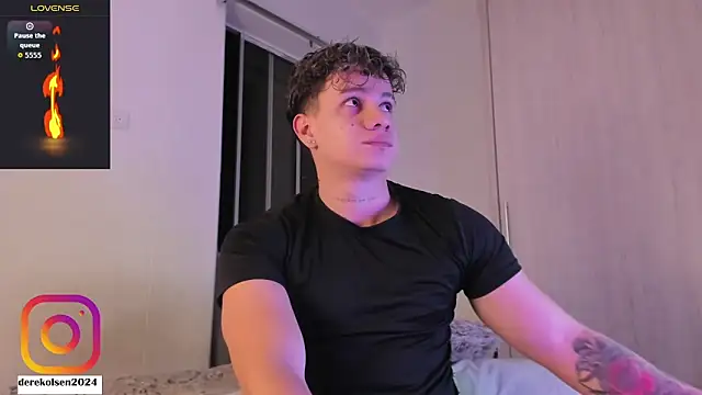 Snapshot of DerekOlsen chatting on October 2025 02:04:02 AM DerekOlsen online show from October 2025 02:04:02 AM