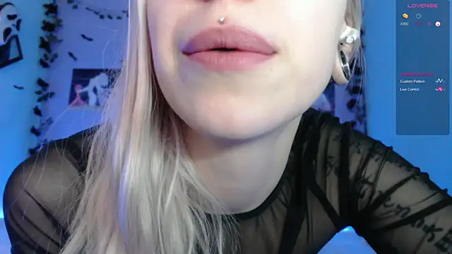 Snapshot of Scarlettsrorm chatting on February 2025 08:29:01 AM Scarlettsrorm online show from February 2025 08:29:01 AM