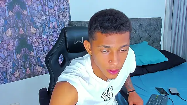 Snapshot of dominic_smith_ chatting on January 2025 06:49:02 AM dominic smith online show from January 2025 06:49:02 AM