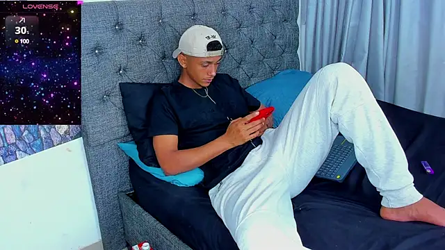 Snapshot of dominic_smith_ chatting on January 2025 05:48:02 AM dominic smith online show from January 2025 05:48:02 AM