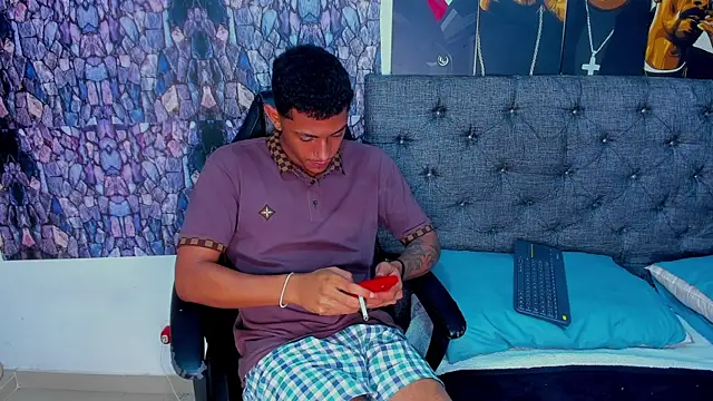 Snapshot of dominic_smith_ chatting on February 2025 01:26:02 AM dominic smith online show from February 2025 01:26:02 AM