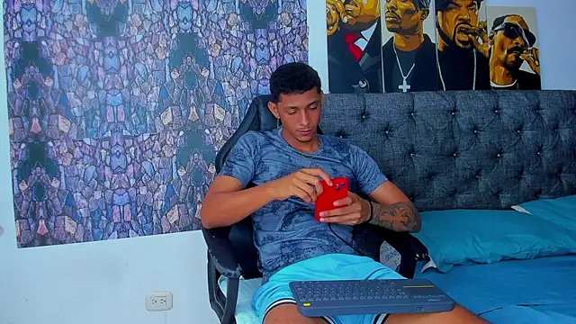 Snapshot of dominic_smith_ chatting on February 2025 01:58:01 AM dominic smith online show from February 2025 01:58:01 AM