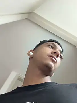 Snapshot of dominic_smith_ chatting on February 2025 01:19:01 AM dominic smith online show from February 2025 01:19:01 AM