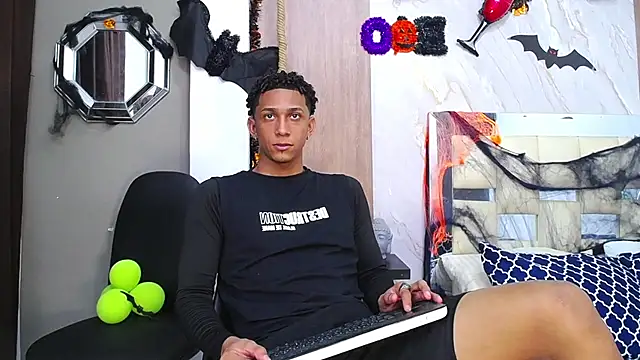 Snapshot of dominic_smith_ chatting on October 2025 10:45:02 PM dominic smith online show from October 2025 10:45:02 PM