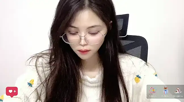 Snapshot of ---MIA--- chatting on February 2025 02:49:02 AM ---MIA--- online show from February 2025 02:49:02 AM