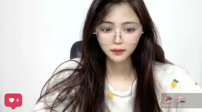 Snapshot of ---MIA--- chatting on February 2025 05:53:02 AM ---MIA--- online show from February 2025 05:53:02 AM