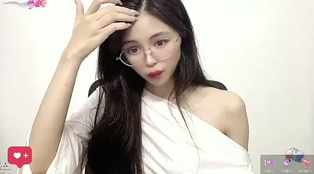 Snapshot of ---MIA--- chatting on February 2025 01:19:02 PM ---MIA--- online show from February 2025 01:19:02 PM