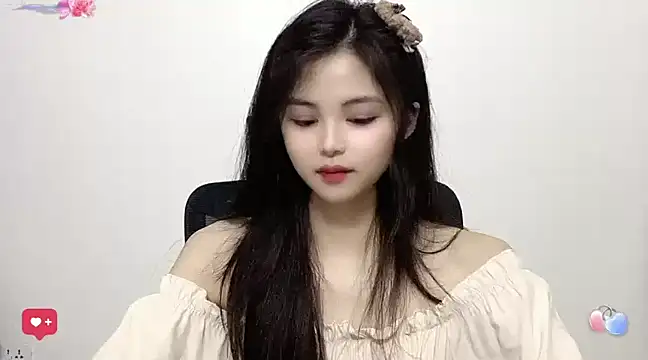 Snapshot of ---MIA--- chatting on February 2025 05:39:02 PM ---MIA--- online show from February 2025 05:39:02 PM