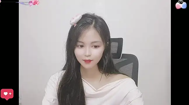 Snapshot of ---MIA--- chatting on March 2025 04:32:02 PM ---MIA--- online show from March 2025 04:32:02 PM