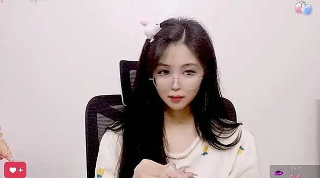 Snapshot of ---MIA--- chatting on March 2025 04:55:02 PM ---MIA--- online show from March 2025 04:55:02 PM