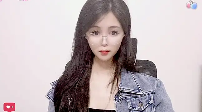 Snapshot of ---MIA--- chatting on March 2025 01:15:02 PM ---MIA--- online show from March 2025 01:15:02 PM