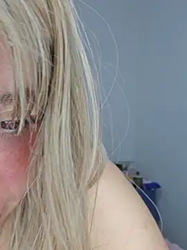 Snapshot of Massa8 chatting on November 2025 08:07:01 PM Massa8 online show from November 2025 08:07:01 PM