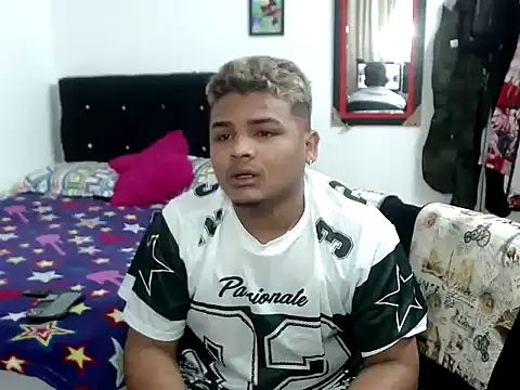 Snapshot of Boycuriousxxx chatting on September 2025 11:24:02 AM Boycuriousxxx online show from September 2025 11:24:02 AM