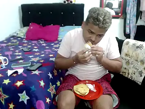 Snapshot of Boycuriousxxx chatting on September 2025 02:55:02 PM Boycuriousxxx online show from September 2025 02:55:02 PM