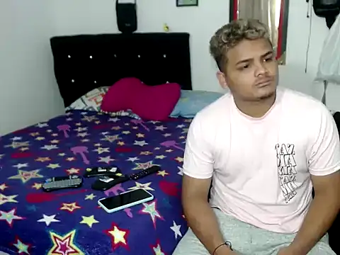 Snapshot of Boycuriousxxx chatting on September 2025 12:10:02 PM Boycuriousxxx online show from September 2025 12:10:02 PM