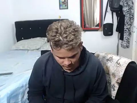 Snapshot of Boycuriousxxx chatting on October 2025 02:04:01 PM Boycuriousxxx online show from October 2025 02:04:01 PM