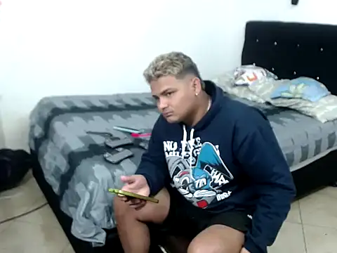 Snapshot of Boycuriousxxx chatting on October 2025 11:28:01 AM Boycuriousxxx online show from October 2025 11:28:01 AM