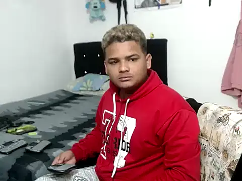 Snapshot of Boycuriousxxx chatting on November 2025 10:25:02 AM Boycuriousxxx online show from November 2025 10:25:02 AM