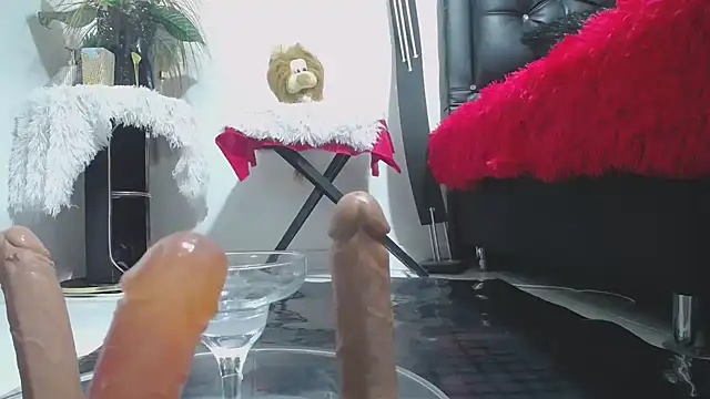 marilyn jon3s online show from December 2025 10:44:02 AM