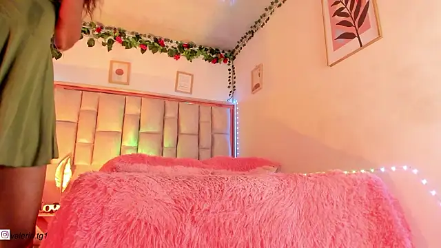 Valeria Thompson1 online show from March 2026 08:59:02 PM