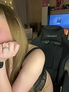 Snapshot of Lexi_noah chatting on December 2024 07:37:02 PM Lexi noah online show from December 2024 07:37:02 PM