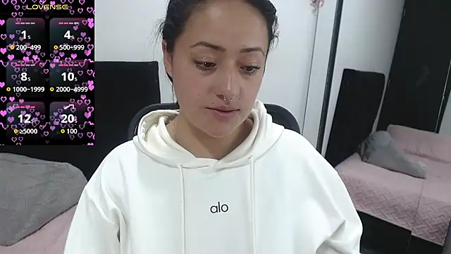 jjulietha95 online show from October 2025 02:00:01 AM