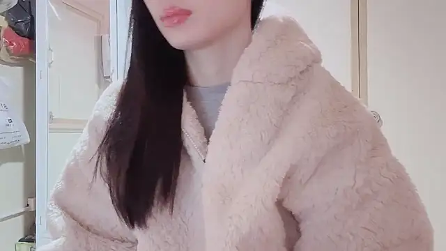 LinhChi 9x online show from November 2025 11:37:01 PM