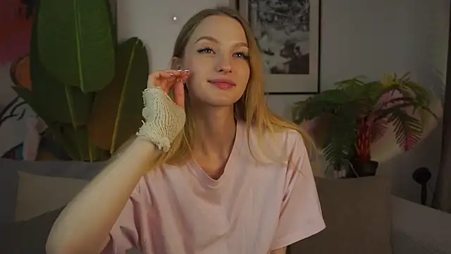 Snapshot of MickeyMyers chatting on December 2024 02:39:01 PM MickeyMyers online show from December 2024 02:39:01 PM