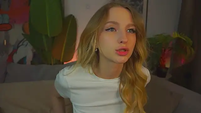 Snapshot of MickeyMyers chatting on December 2024 12:05:02 PM MickeyMyers online show from December 2024 12:05:02 PM