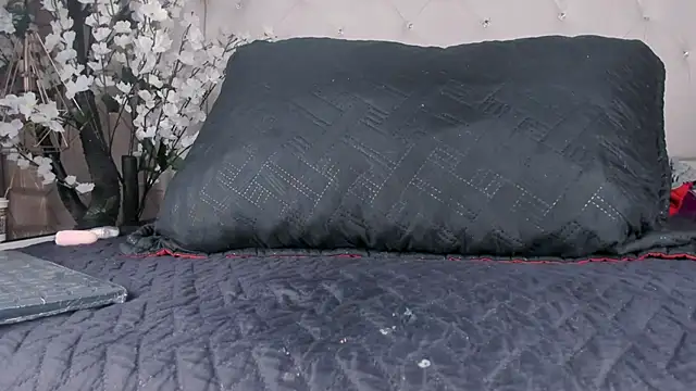 Annieefoxx online show from February 2025 05:20:02 PM