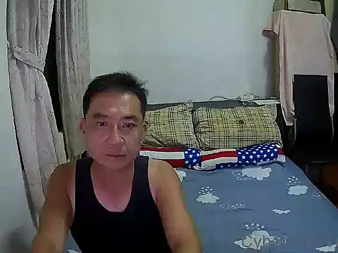 Snapshot of YuHsuant chatting on October 2025 12:35:02 PM YuHsuant online show from October 2025 12:35:02 PM