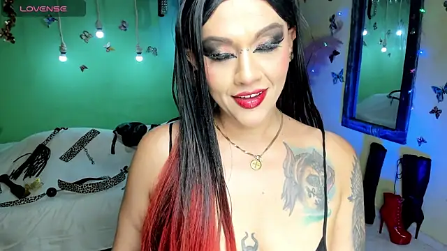 Snapshot of angelina_james_ chatting on May 2026 11:10:01 PM angelina james online show from May 2026 11:10:01 PM