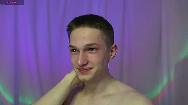 Snapshot of dustyn_fox chatting on December 2024 07:48:02 AM dustyn fox online show from December 2024 07:48:02 AM