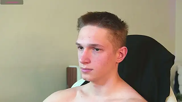 Snapshot of dustyn_fox chatting on January 2025 06:03:02 PM dustyn fox online show from January 2025 06:03:02 PM
