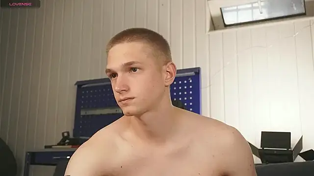 Snapshot of dustyn_fox chatting on September 2025 03:01:01 PM dustyn fox online show from September 2025 03:01:01 PM