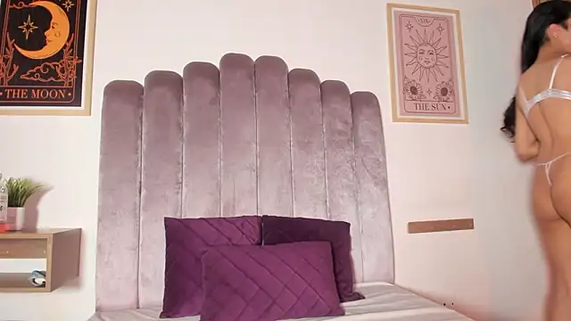 sky caroline online show from February 2026 09:04:01 PM