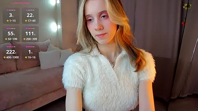 Snapshot of Dearly_Emily chatting on January 2025 07:58:02 AM Dearly Emily online show from January 2025 07:58:02 AM