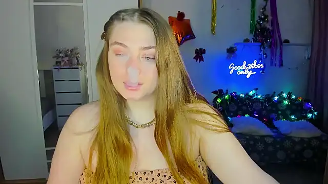 Snapshot of Demure_Smile chatting on December 2024 03:52:02 AM Demure Smile online show from December 2024 03:52:02 AM