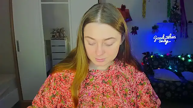 Snapshot of Demure_Smile chatting on December 2024 04:14:02 AM Demure Smile online show from December 2024 04:14:02 AM