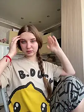 Snapshot of MollyDolle chatting on February 2026 08:03:02 AM MollyDolle online show from February 2026 08:03:02 AM