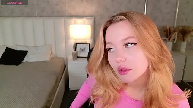 Snapshot of AliceMorr chatting on December 2024 06:30:02 PM AliceMorr online show from December 2024 06:30:02 PM