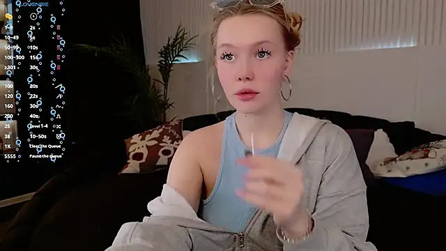 Snapshot of AliceMorr chatting on December 2024 08:28:02 AM AliceMorr online show from December 2024 08:28:02 AM