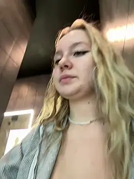 Snapshot of AliceMorr chatting on January 2025 02:17:02 PM AliceMorr online show from January 2025 02:17:02 PM