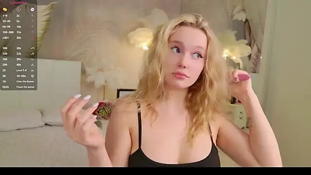 Snapshot of AliceMorr chatting on January 2025 07:50:01 PM AliceMorr online show from January 2025 07:50:01 PM