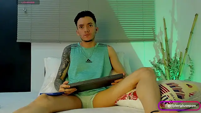 Tylergiuseppe  online show from December 2024 10:34:02 PM