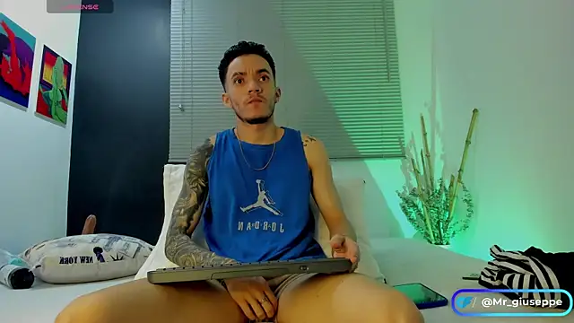 Tylergiuseppe  online show from December 2024 11:28:02 PM