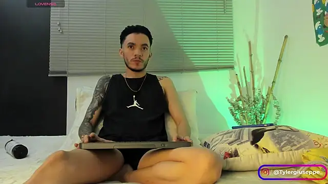 Tylergiuseppe  online show from January 2025 04:49:02 AM