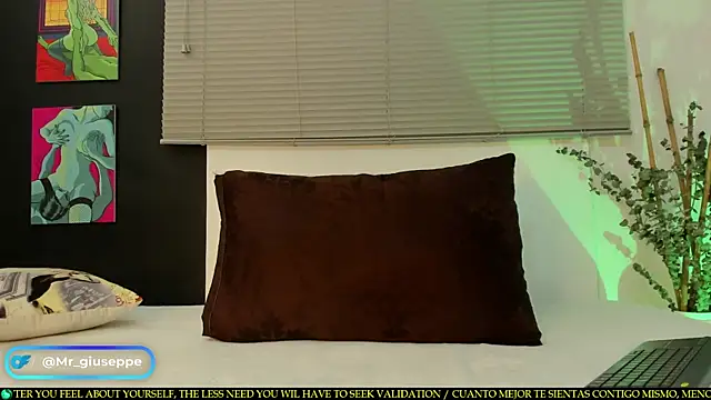 Tylergiuseppe  online show from March 2025 10:04:02 PM