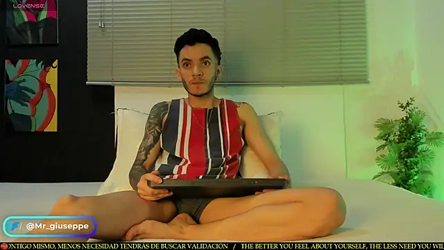 Tylergiuseppe  online show from September 2025 09:08:02 PM