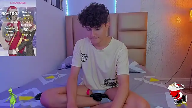 Snapshot of Nathan_Bluee chatting on December 2024 05:44:01 PM Nathan Bluee online show from December 2024 05:44:01 PM